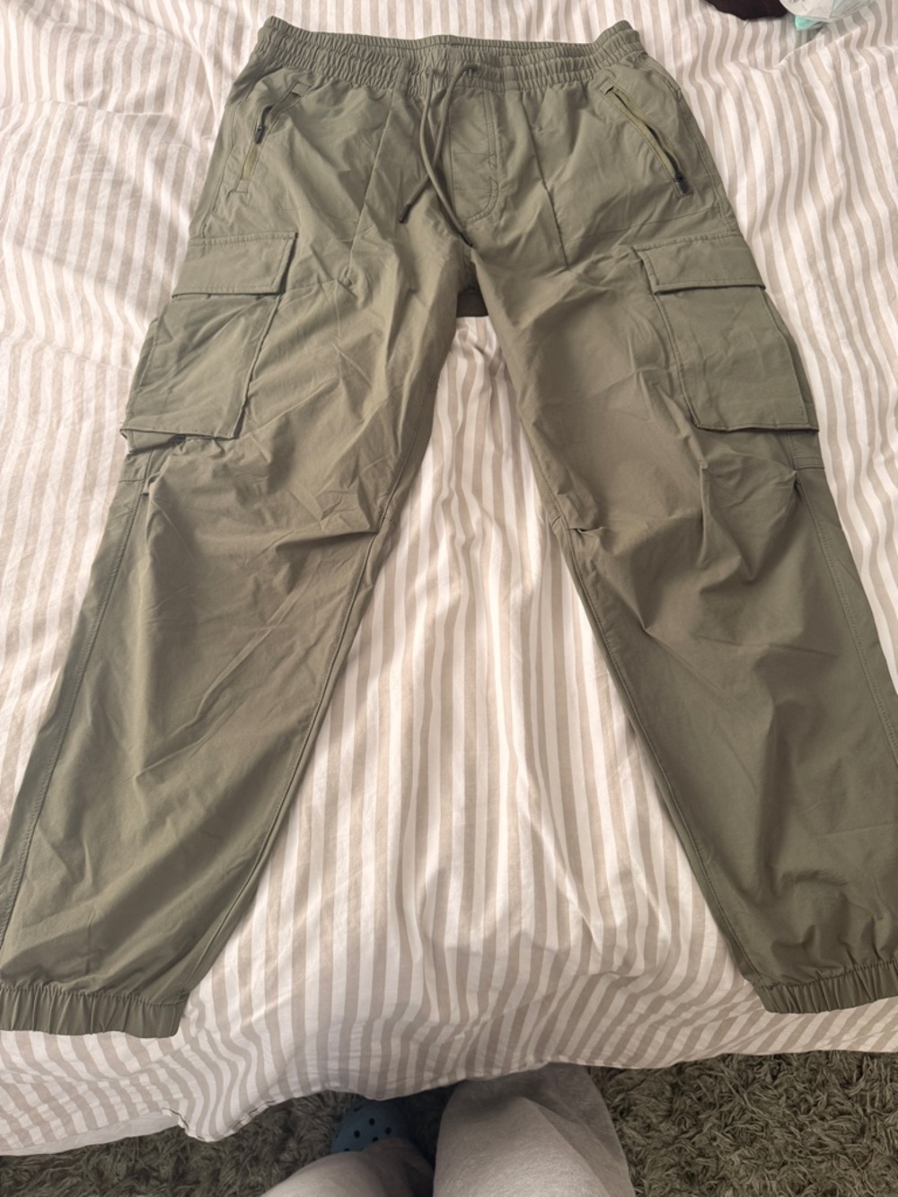 NWT American Eagle Outfitters Men's Olive Cargo Pants